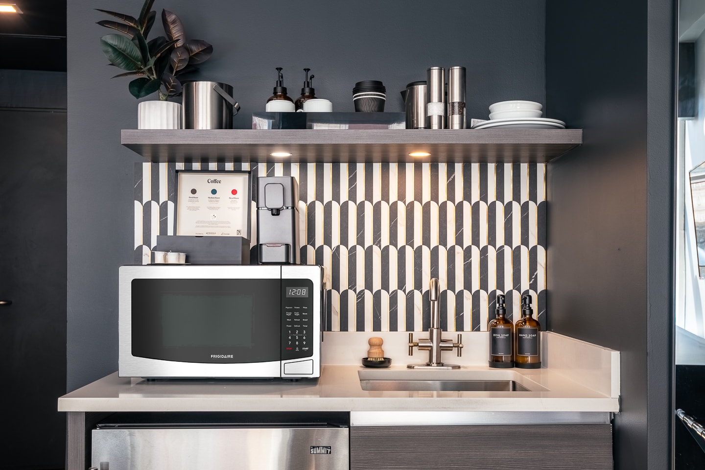 Room 1004, kitchenette with checkered tile
